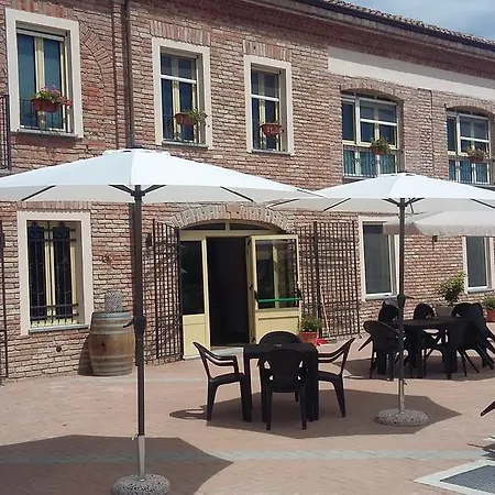 Cascina Vecchia 3* Calamandrana