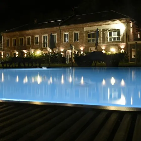 Cascina Vecchia 3* Calamandrana