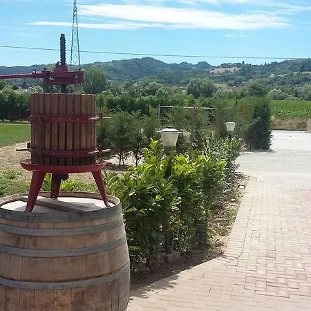 Cascina Vecchia 3* Calamandrana