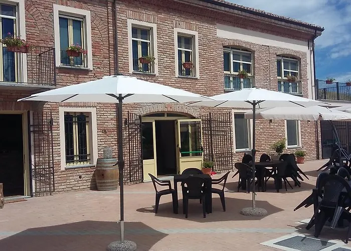 Cascina Vecchia 3* Calamandrana