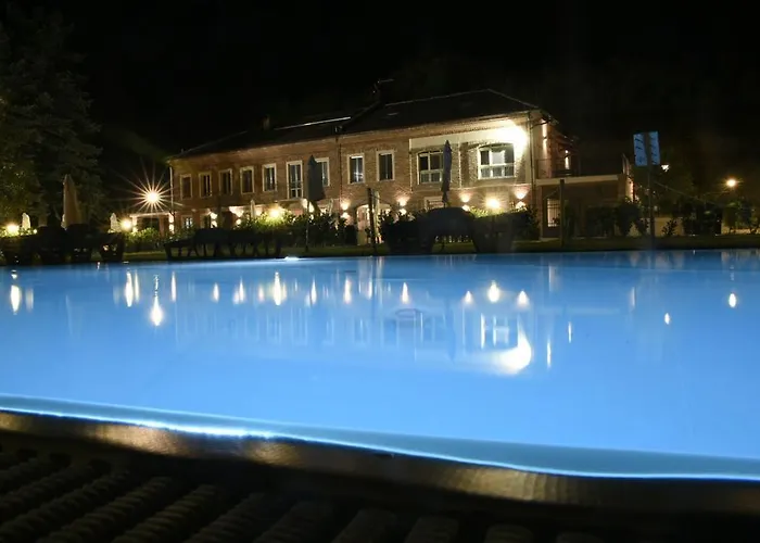 Cascina Vecchia 3* Calamandrana