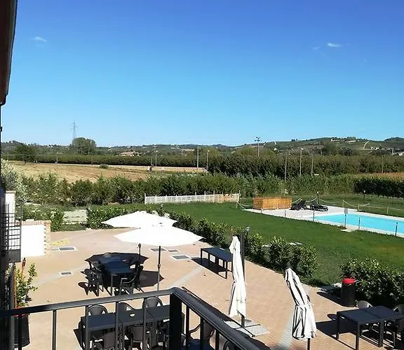 Cascina Vecchia בית הארחה Calamandrana